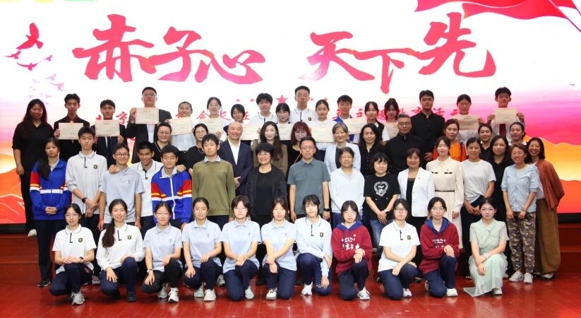 Volunteer group photo at the opening ceremony