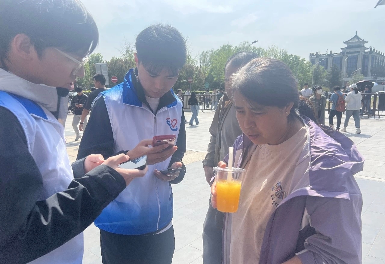 Volunteers interacting during the event