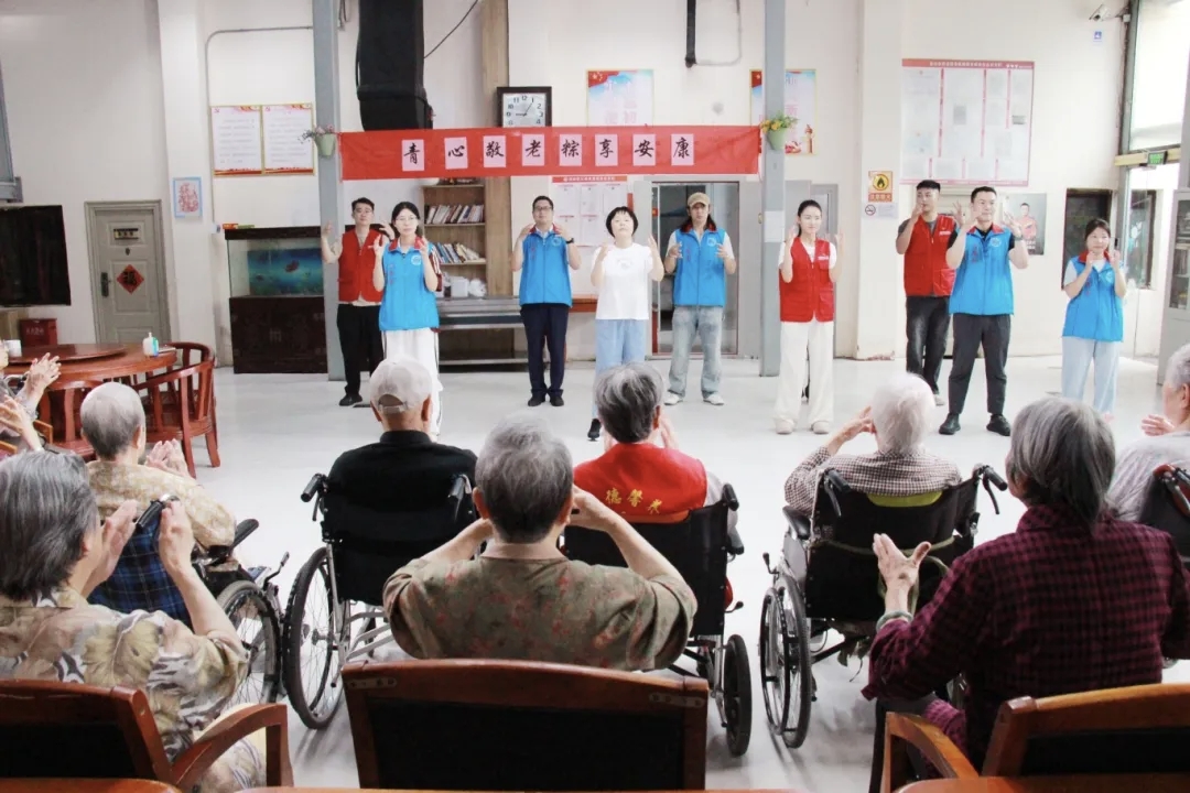 Volunteer performance or presentation for elderly residents