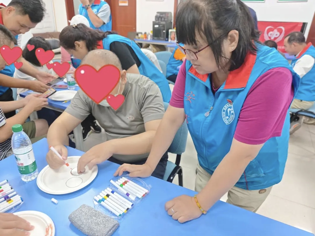 Volunteer doing a close-up hands-on activity